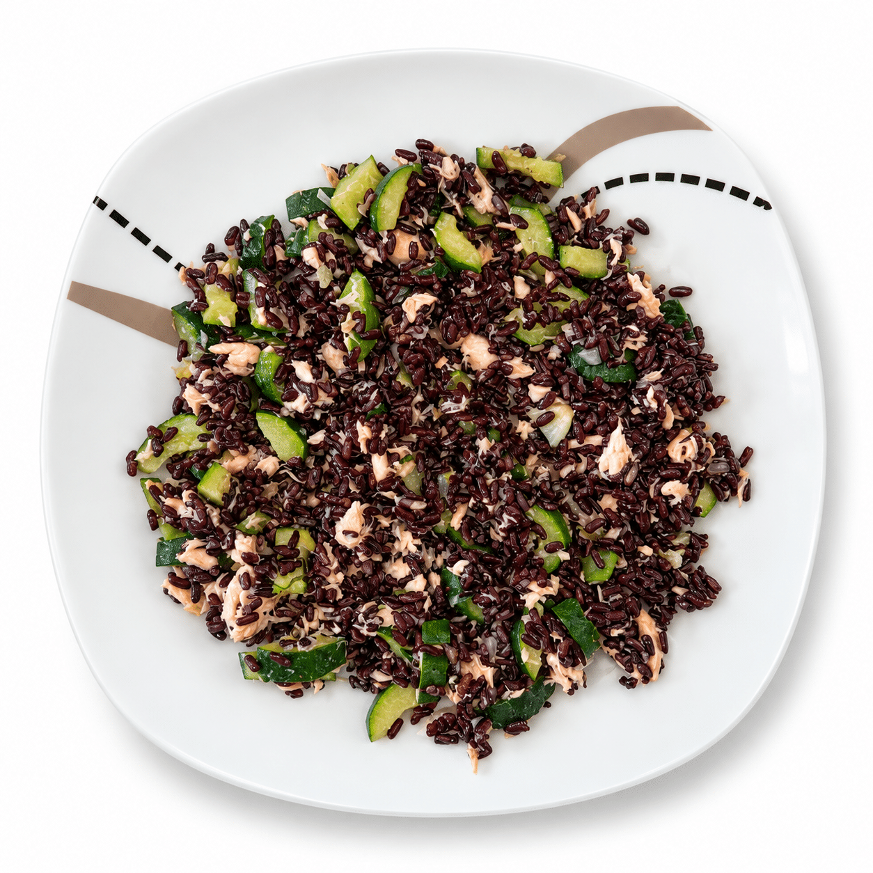 Insalata di riso nero con zucchine e pesce